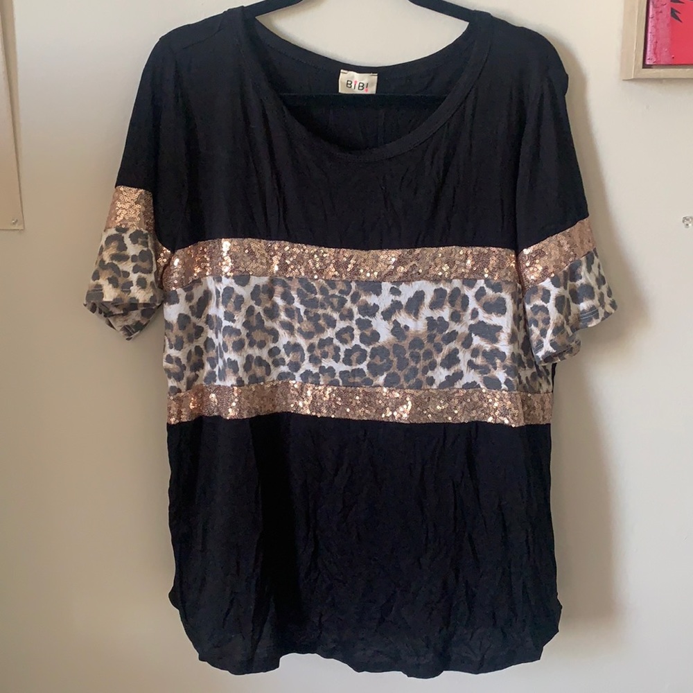 Black & cheetah top